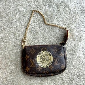 VINTAGE Louis Vuitton mini pochette